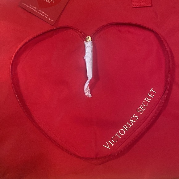 Victoria Secret Packable Heart Nylon tote bag - Picture 2 of 9